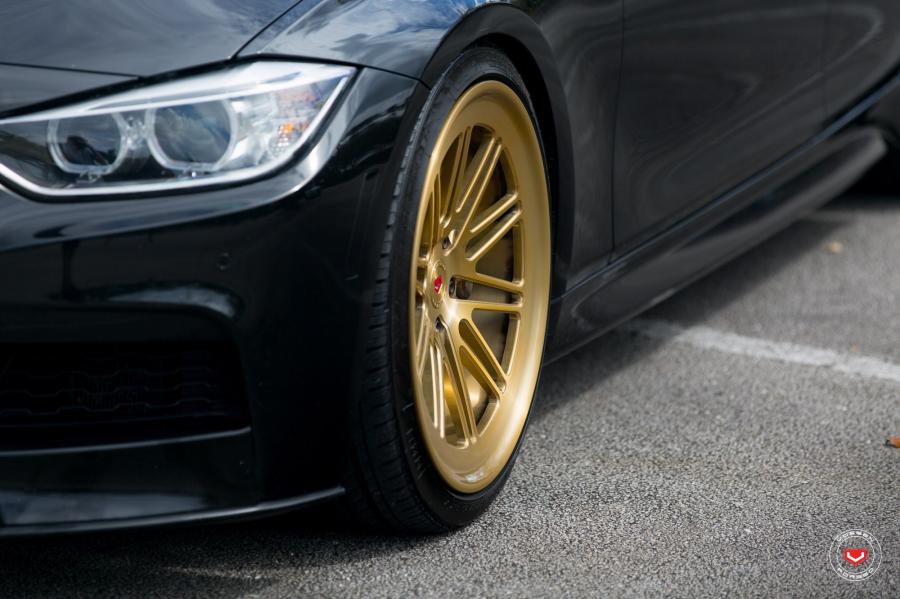Детали экстерьера BMW 335i Sedan on Vossen Wheels (CL-107) 2017 года  (фото 3 из 30)